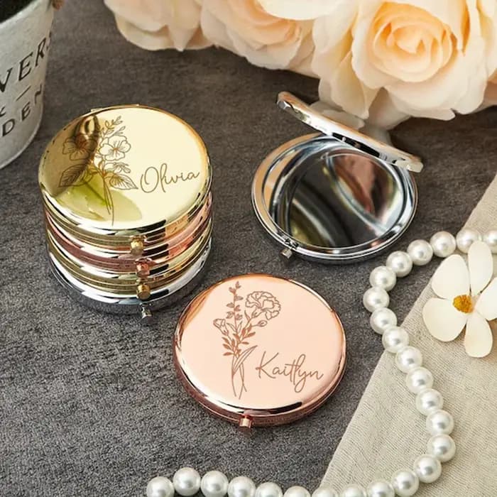Miroir compact gravé avec motif de fleur de naissance