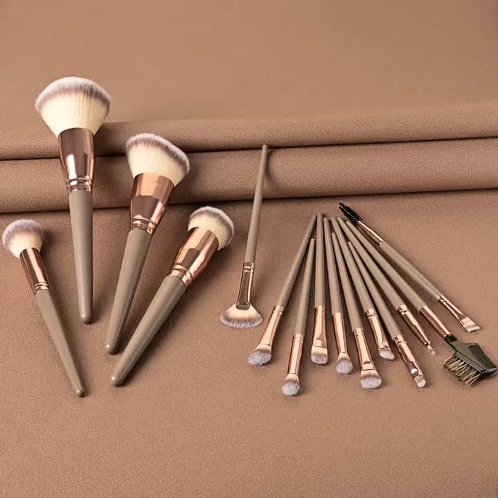 Ensemble de pinceaux de maquillage Champagne chaud pour femmes fond de teint cosmétique poudre Blush fard à paupières