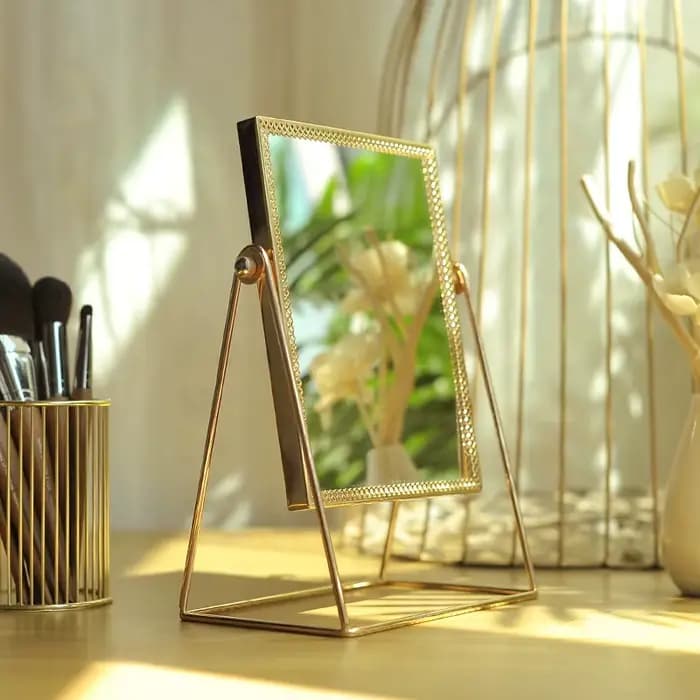 Miroir de maquillage rétro léger de luxe européen en métal doré