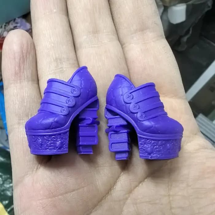 Nouvelles chaussures de poupée à talons hauts