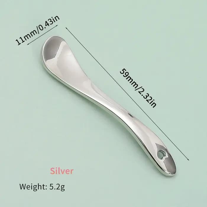 Spatule cosmétique en métal
