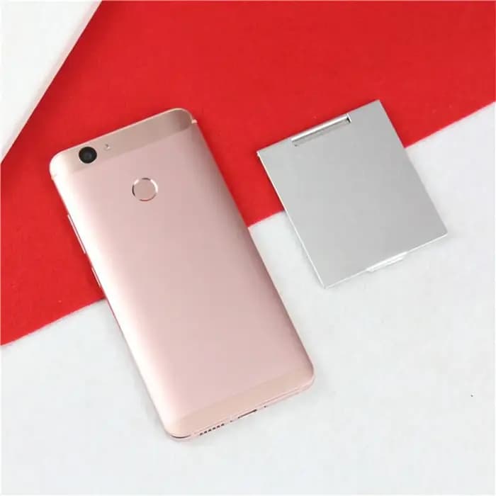 Petit miroir pliant en aluminium