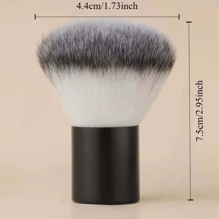 Pinceau Kabuki moelleux pour une application parfaite du fond de teint