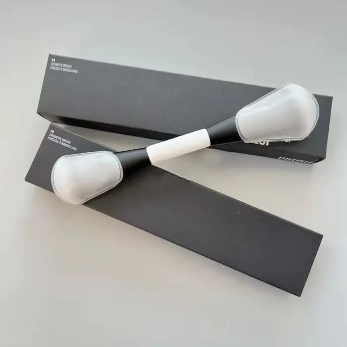 Pinceau de maquillage double embout pour fond de teint F4