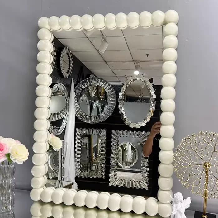 Miroir de maquillage sur pied