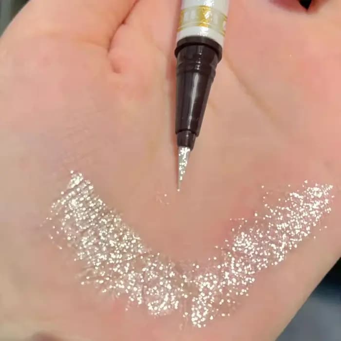 Stylo Eyeliner scintillant coréen