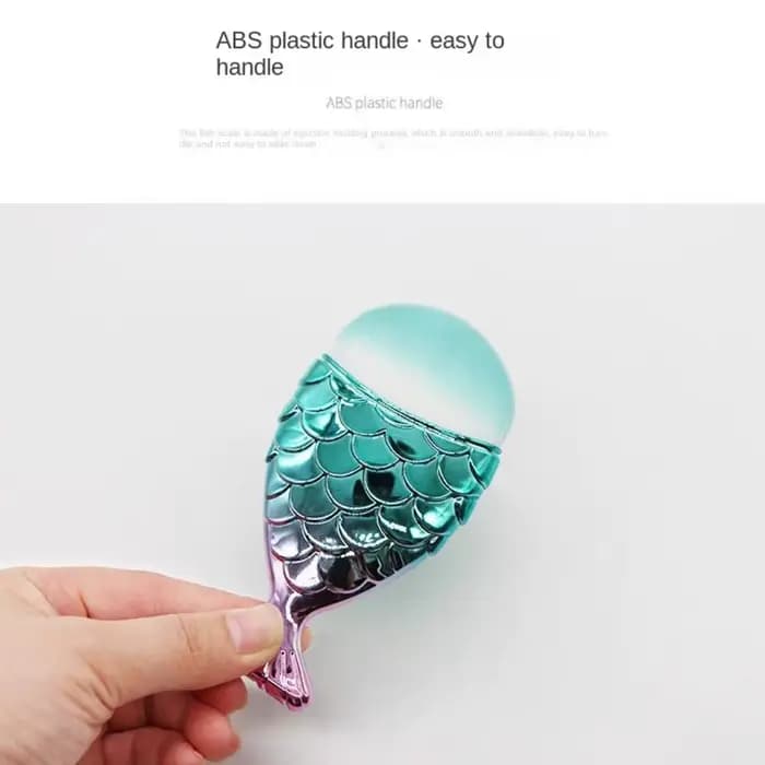 Brosse à ongles en forme de queue de poisson