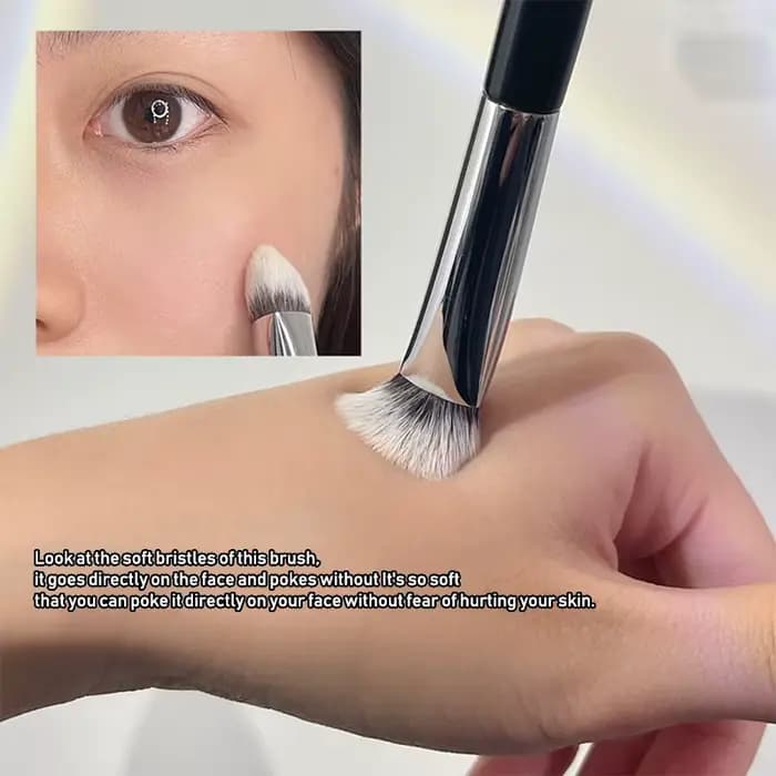 Triangle biseauté correcteur brosse cernes taches d'acné