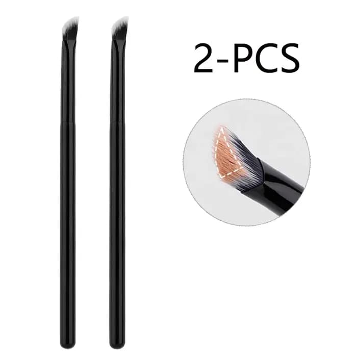 Petit pinceau anti-cernes en fer
