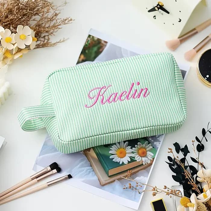 Trousse de toilette personnalisée avec nom/initiales/texte - Grande capacité, légère, cadeaux souvenirs personnalisés pour anniversaire et célébrations.