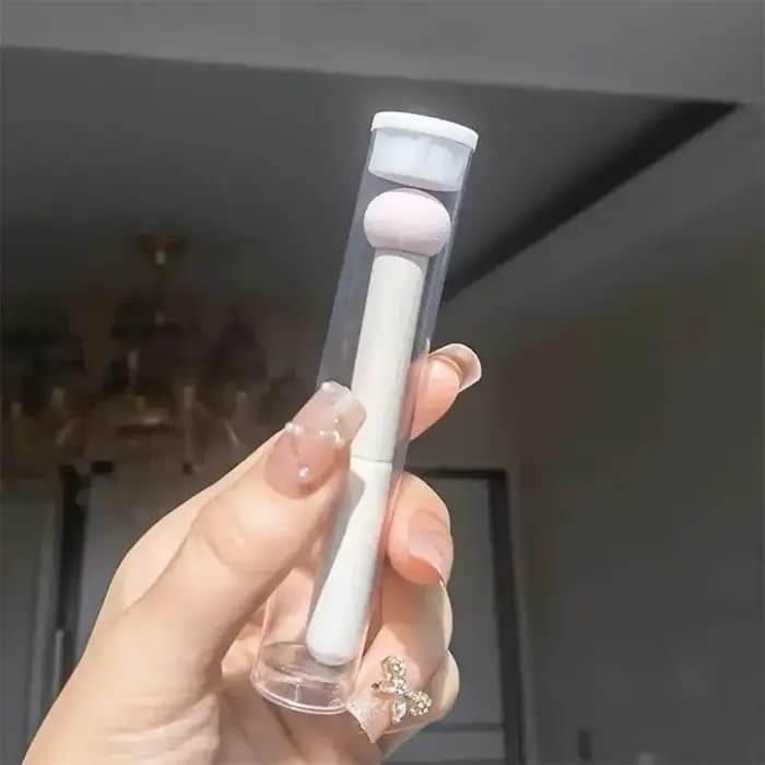 Pinceau anti-cernes avec tête de chambre plus lente