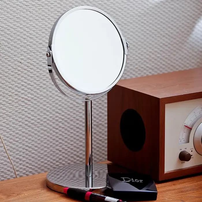 Miroir de maquillage grossissant sur pied rond