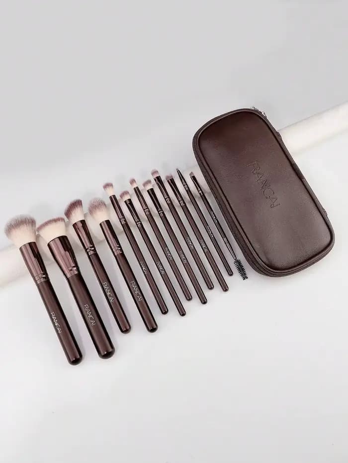 Ensemble de 12 pinceaux de maquillage marron avec sac à fermeture éclair en PU