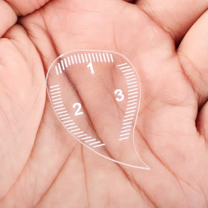 Règle de traçage des sourcils