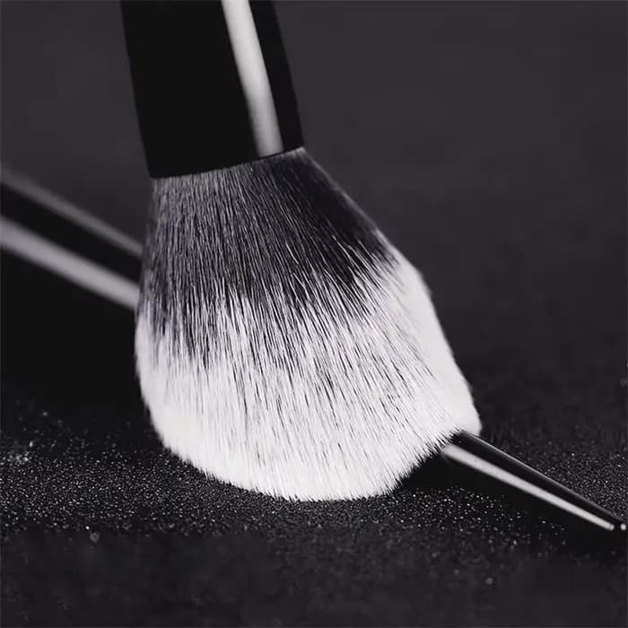 Kat Von D pinceau de maquillage fond de teint Blush mettre en évidence correcteur poudre sculptant fard à paupières