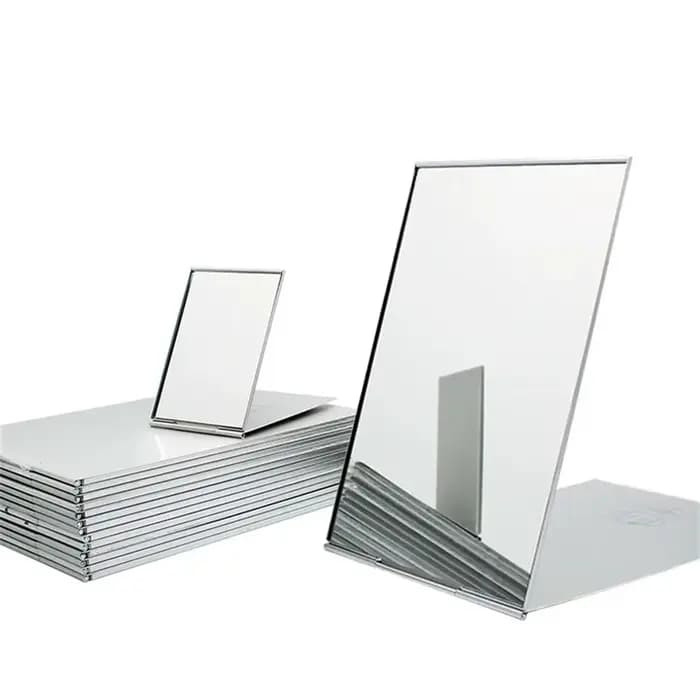 Petit miroir pliant en aluminium