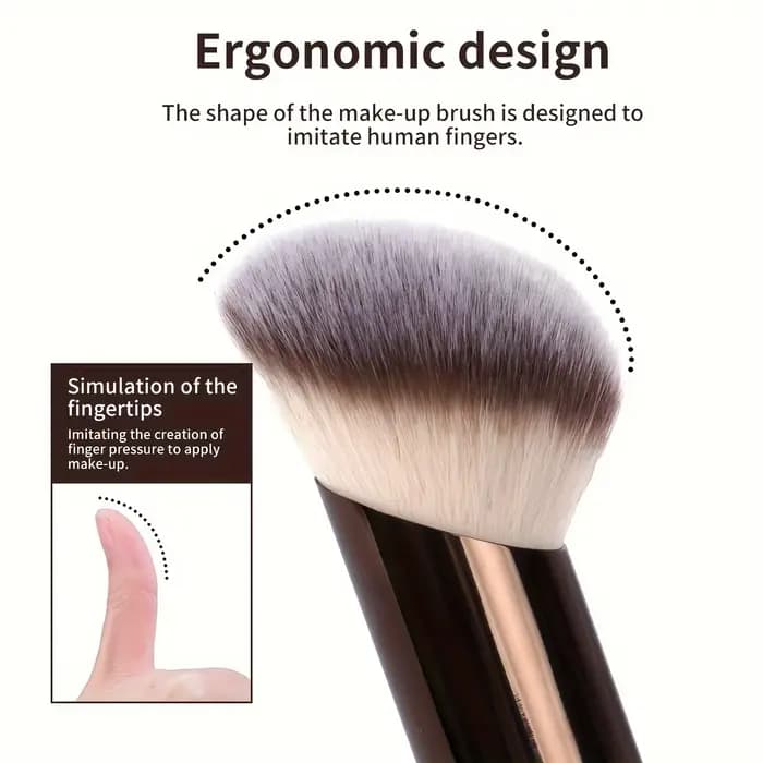 Un ensemble de 4 pinceaux de maquillage comprenant un pinceau pour le fond de teint