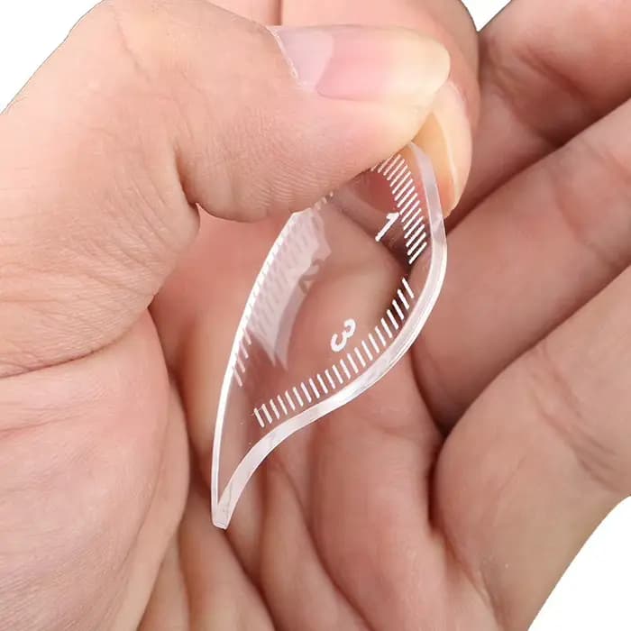 Règle de traçage des sourcils