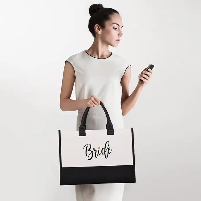 Sac fourre-tout et trousse de maquillage pour mariée