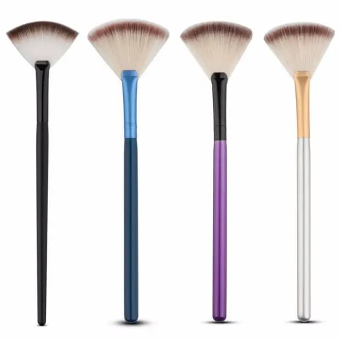 Brosse à reflets en forme d'éventail