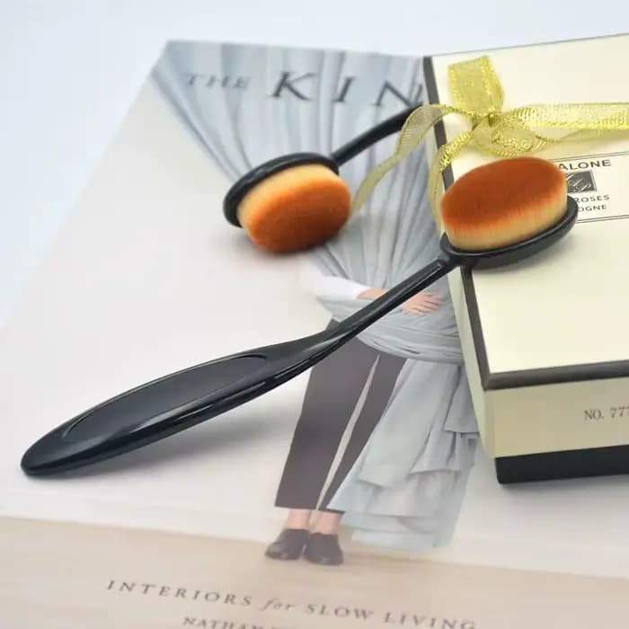 Pinceau de maquillage en forme de brosse à dents pour fond de teint