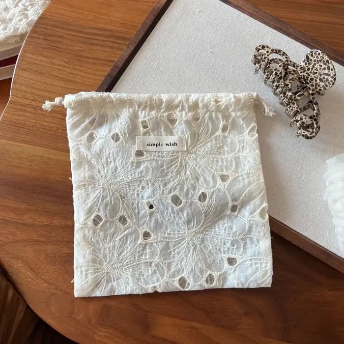 Sacs de rangement cosmétiques mignons en dentelle brodée florale