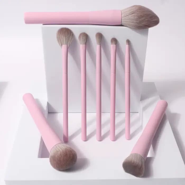 Ensemble de pinceaux de maquillage roses