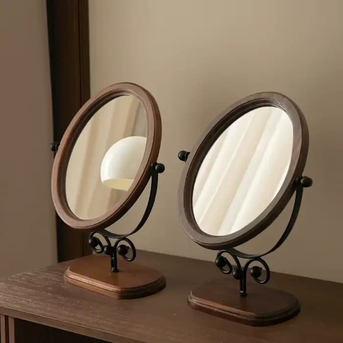 Miroir de maquillage vintage en bois