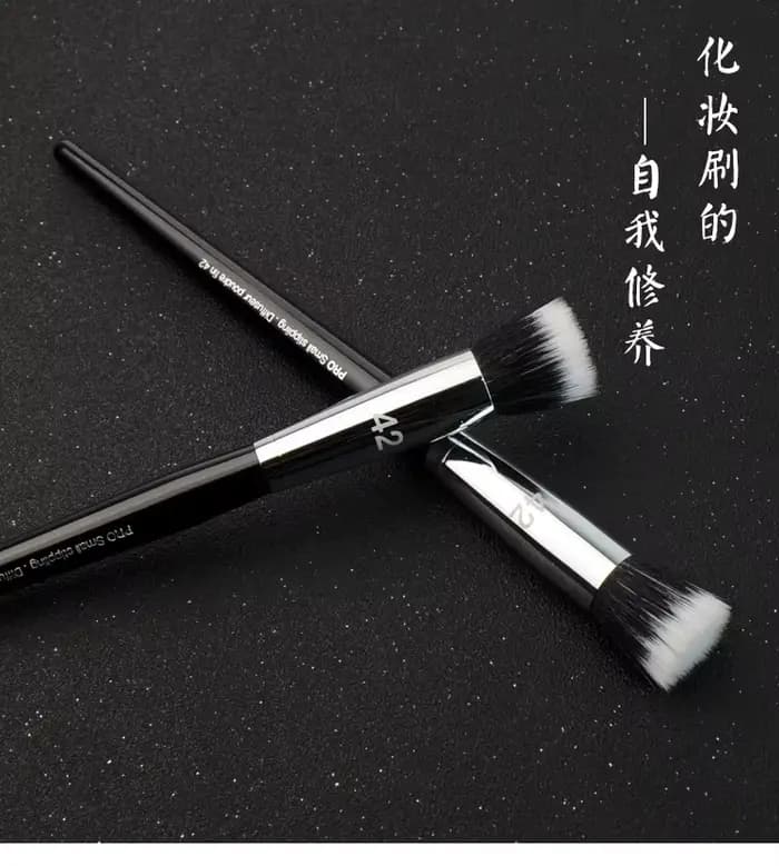 Pinceaux de maquillage Pro Small Stippling S # 42 petits détails partiels surligneur fard à joues