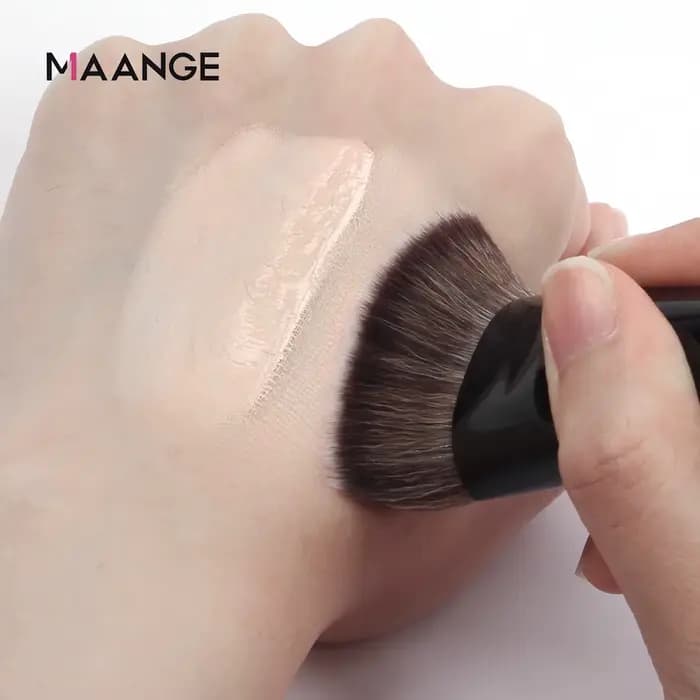 Brosse à fond de teint à tête plate avec boîte