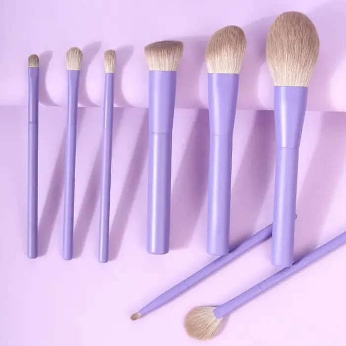 Ensemble de pinceaux de maquillage violet rose