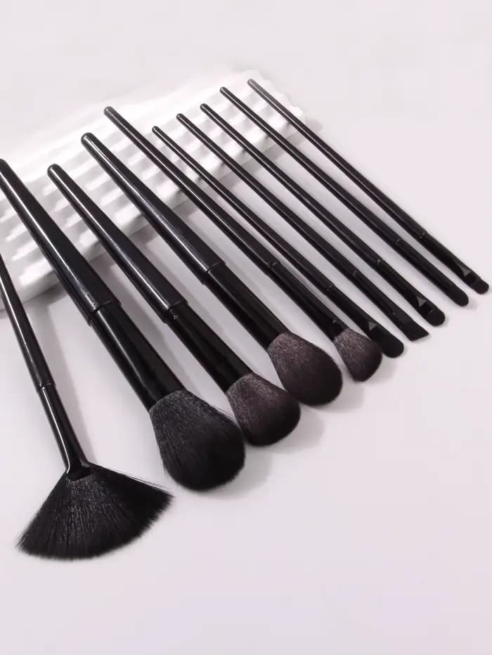 Ensemble de 10 pinceaux de maquillage noirs à poils doux de haute qualité, pinceaux pour fond de tei