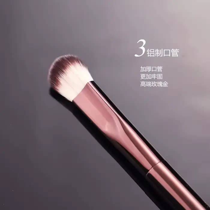 Pinceaux de maquillage anti-cernes coudés