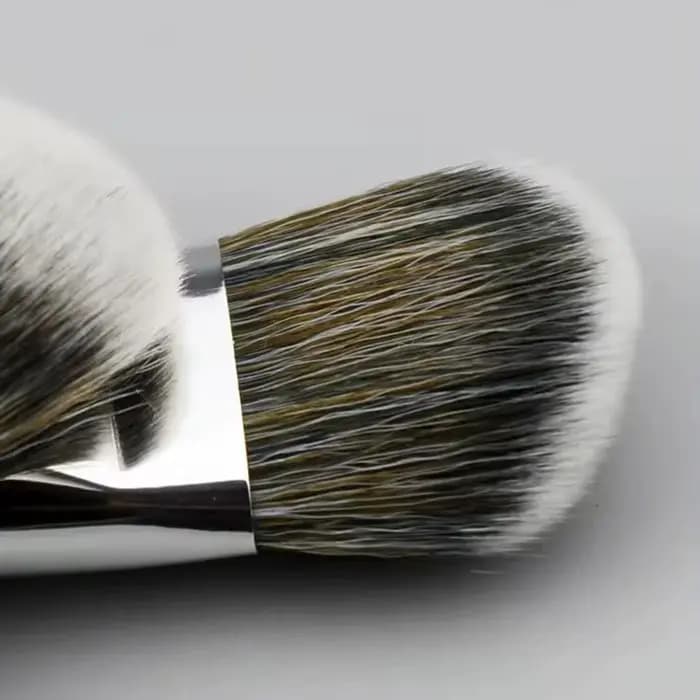 Pinceau de maquillage professionnel Sephora n°47 à angle biseauté pour fond de teint liquide, crème