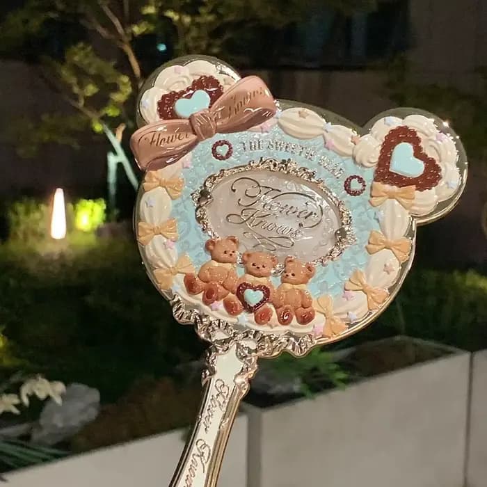 Mini miroir de maquillage haute définition en forme d'ours mignon avec un design adorable