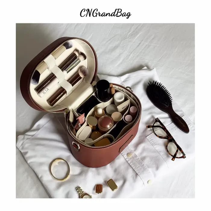 Pochette cosmétique en cuir personnalisable avec grand volume