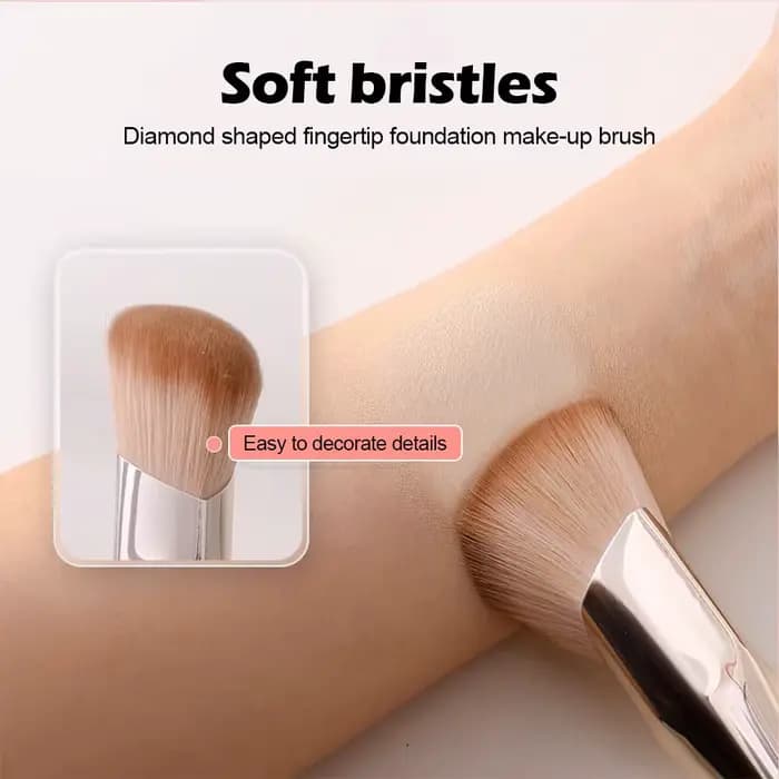 Pinceau de maquillage pour fond de teint à tête oblique