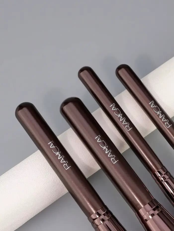 Ensemble de 12 pinceaux de maquillage marron avec sac à fermeture éclair en PU