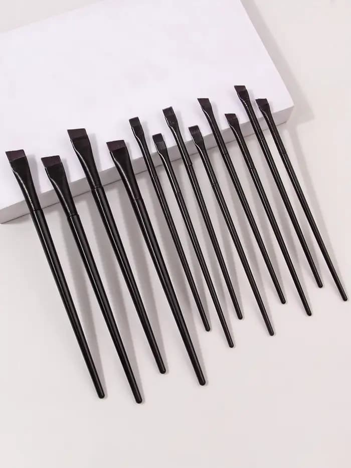 Lot de 12 pinceaux de maquillage : Pinceau eyeliner Scythe