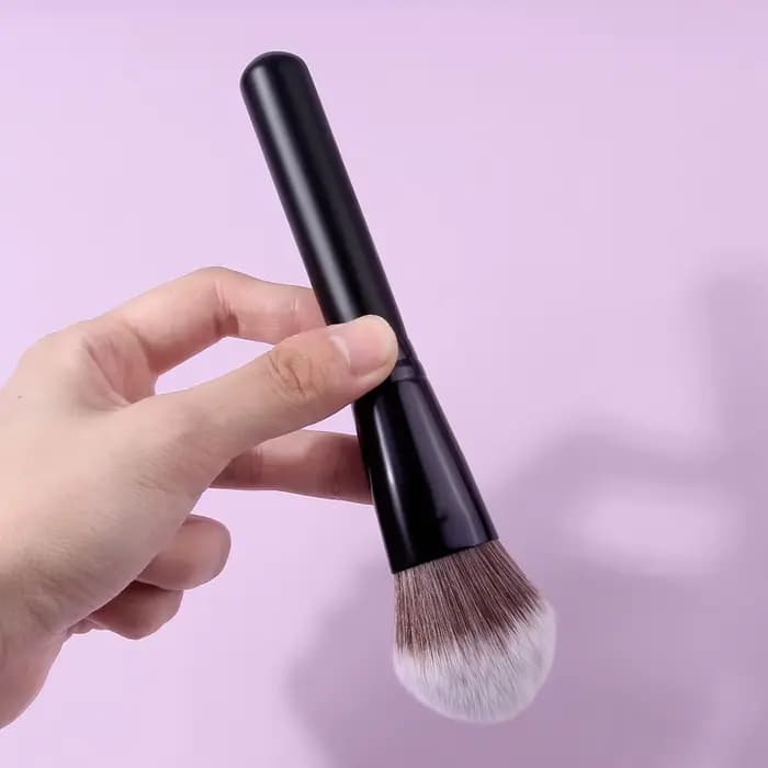 1 pinceau pour fond de teint et masque