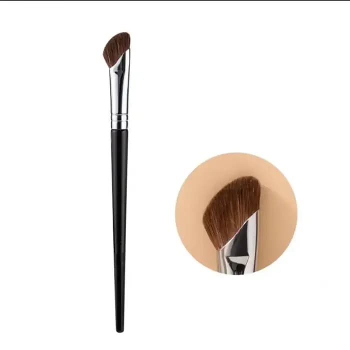 Pinceau de maquillage pour les cernes et les poches