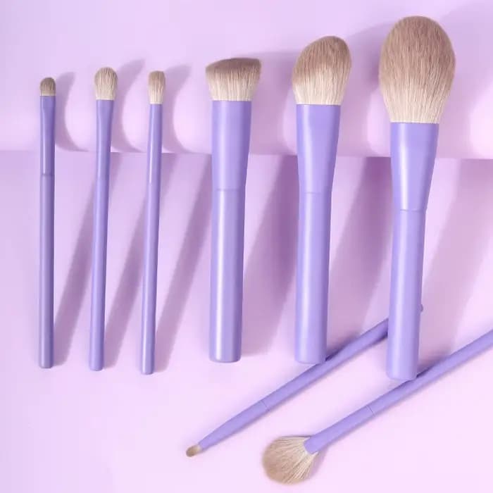 Ensemble de pinceaux de maquillage violet rose