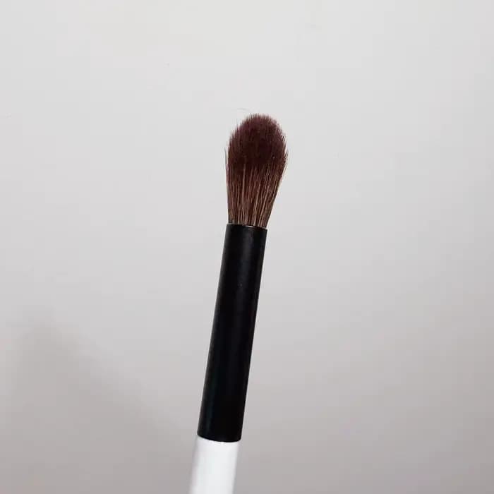 Pinceau de maquillage EF2 pour le contour des yeux et du visage