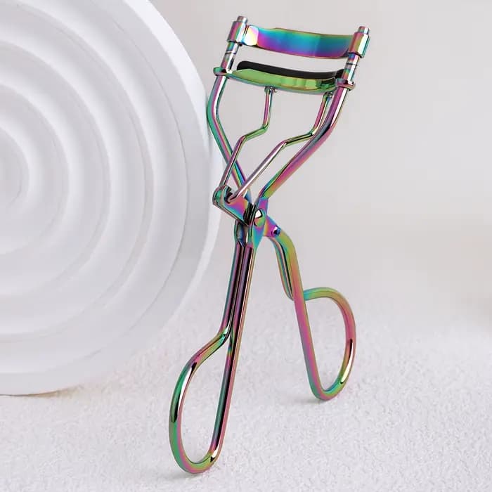 Un recourbe-cils classique – un modèle sans recharge, portable, simple et durable, conçu pour un usa