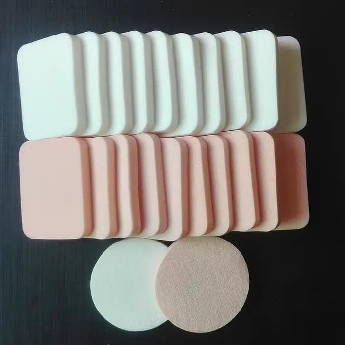 Bouffée de poudre cosmétique pour le visage